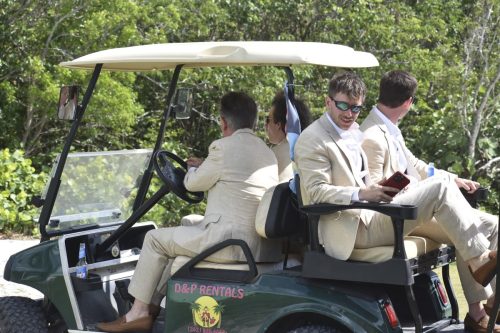 getting-ready-groomsmen