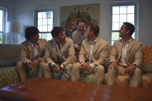 getting-ready-groomsmen
