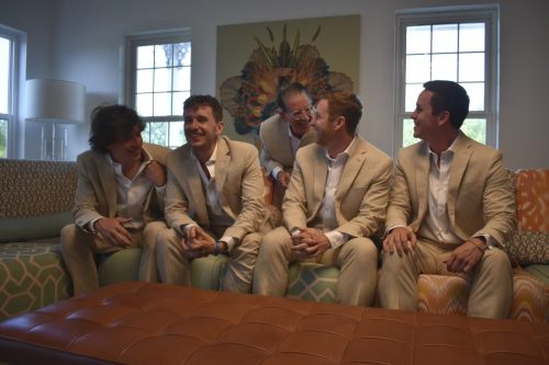 getting-ready-groomsmen