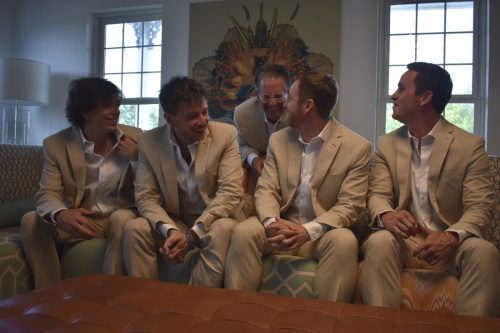 getting-ready-groomsmen